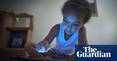Facebook urged to disable 'like' feature for child users